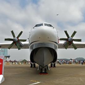 В Китае проходят испытания самого крупного в мире самолета-амфибии "Цзилун"